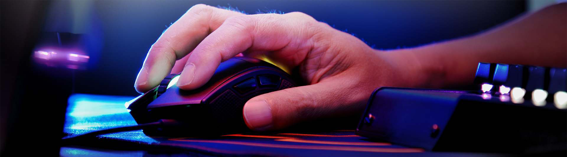 A gamer's hand holding a mouse